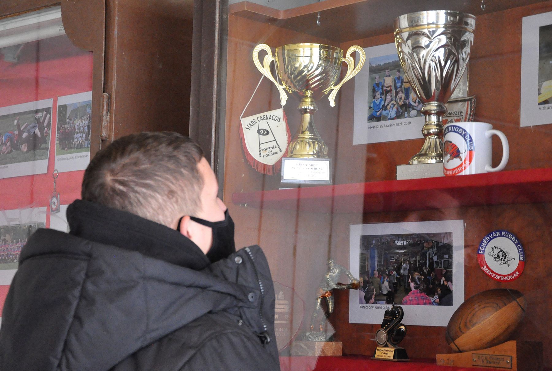 Kültéri tárlat nyílt a Fehérvár Rugby Club elmúlt harminchat esztendejéről a Fő utcán